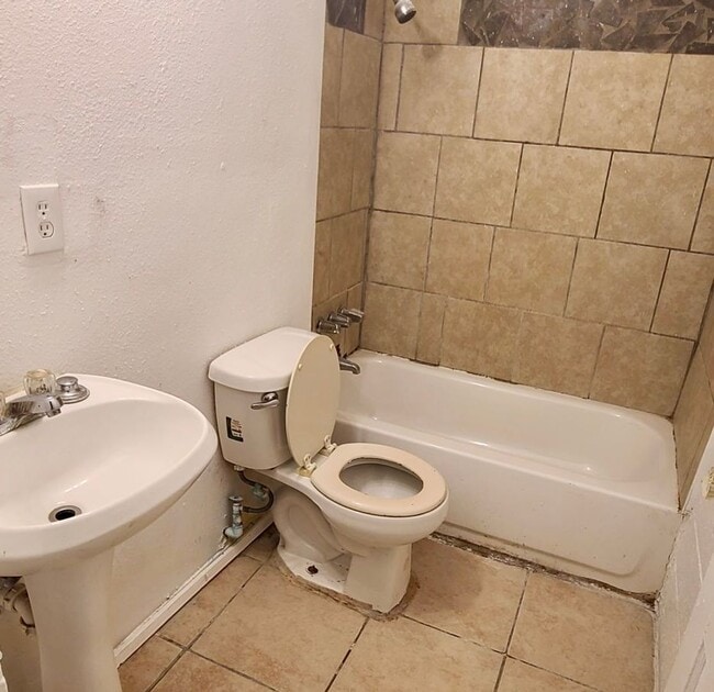 Photo - 2508 Quinton St