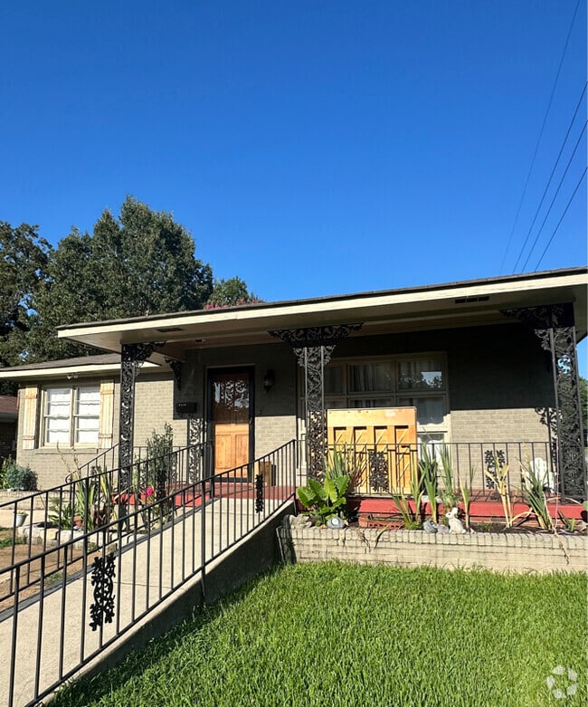 Building Photo - 1124 8th Ave SE Rental