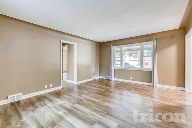 Photo - 3809 Hampshire Ave N