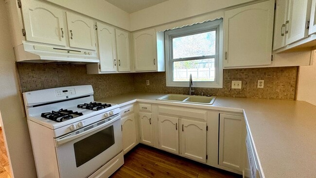 Photo - 2157 Bayham Dr SE