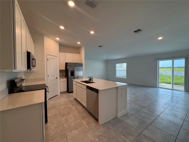 Building Photo - 640 Daring Dr