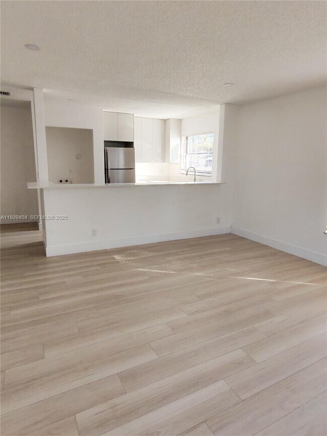 Photo - 1100 SW 4th Ave Unidad 12c