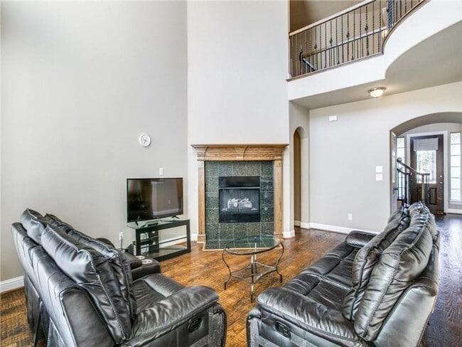 Photo - 1702 Tulare Dr