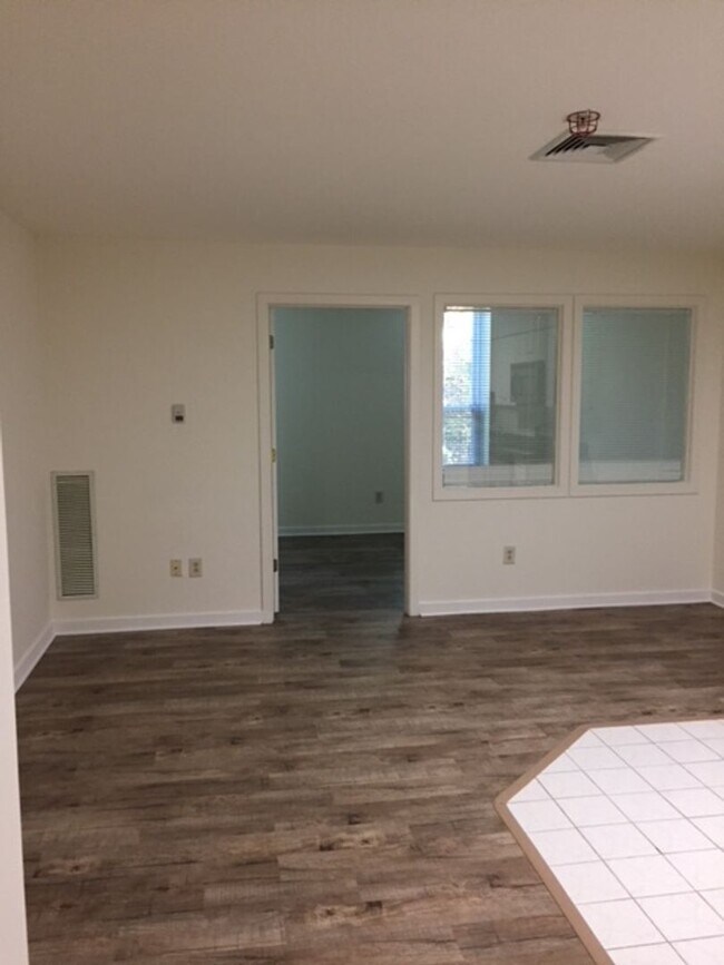 Chestnut Hill East (CHE) Apartments Hamden, CT