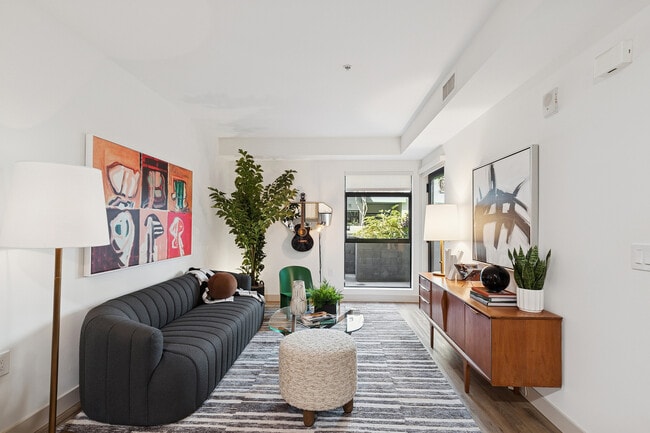 Photo - Arrive Hollywood