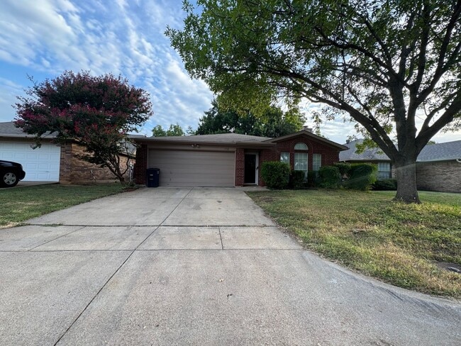 Building Photo - Nice 1 Story home in Crowley ISD