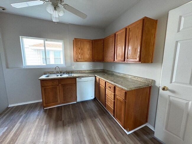 Photo - 1448 Berdan Ave