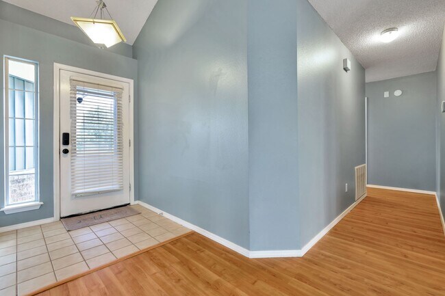 Photo - 3 Bed 2 Bath home Just Mins Away from Lake Fayetteville and I-49