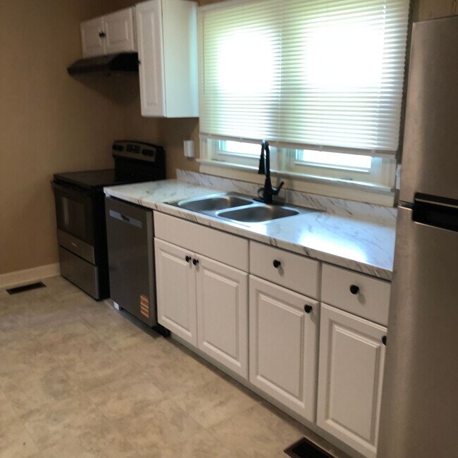 Photo - Beautiful country settings!  3 Bedroom / 1 bath - Kingsport TN