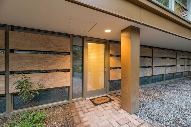 Building Photo - Modern Elegance and Style Colony Camelview 2 Bed Condo at the Optima! Unit 1013