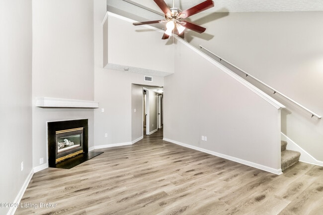 Photo - 10418 Pinoak View Dr