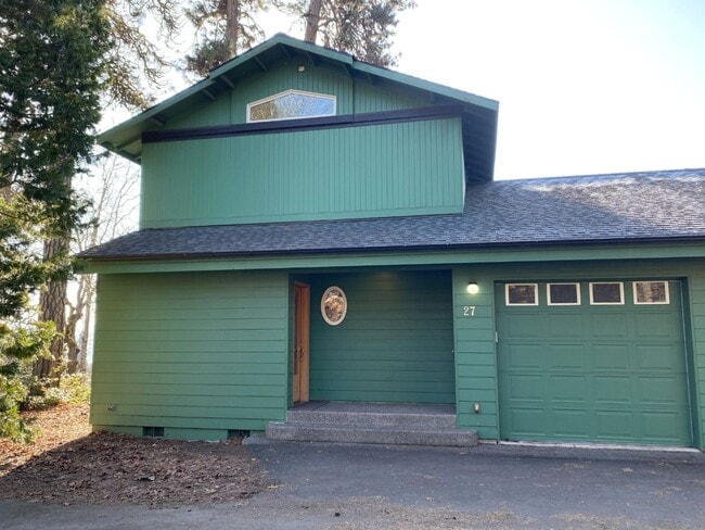 Building Photo - Townhouse On Private Drive In White Salmon, WA