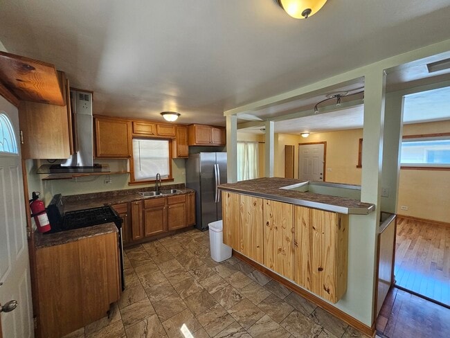 Photo - 623 Yeoman St