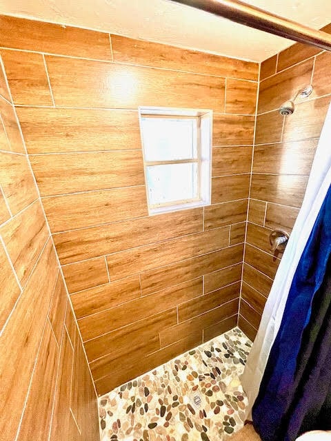 Photo - New renovated and move in ready. Roosevelt...
