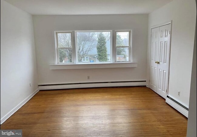 Photo - 672 Colwell Rd