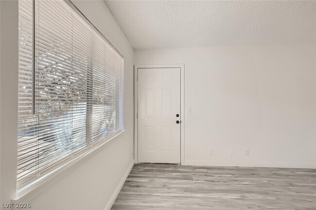 Photo - 4364 Tara Ave Unidad D