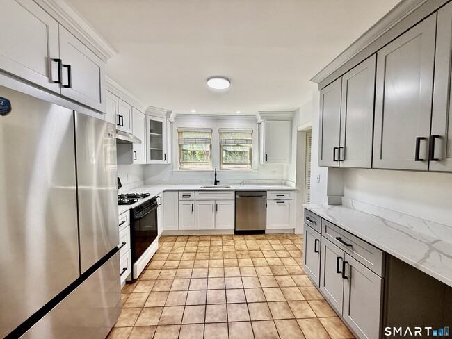 Building Photo - 80 Josephine Evaristo Ave Unit 1st Fl & Basement