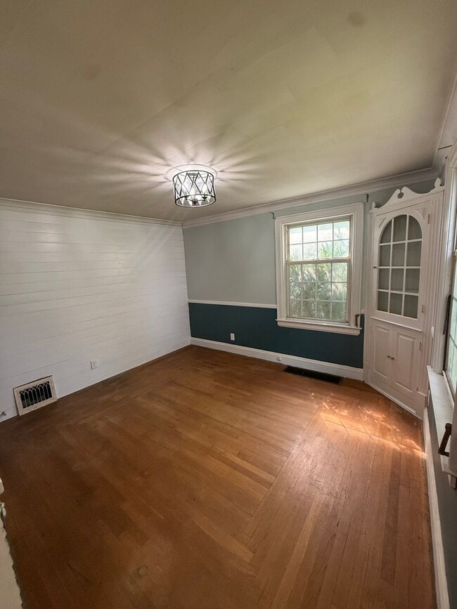 Photo - 3821 Staunton Ave SE