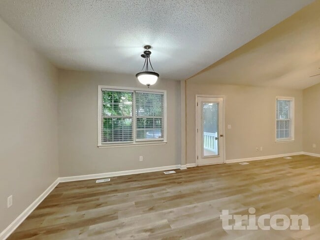 Photo - 153 Cambridge Elm Dr