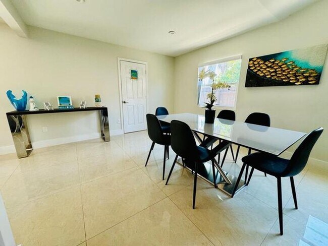 Photo - 330 SW 35th Ave