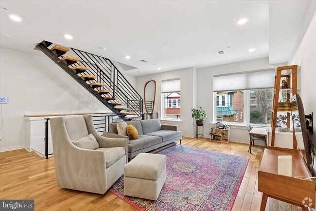 Building Photo - 23 E Durham St Rental