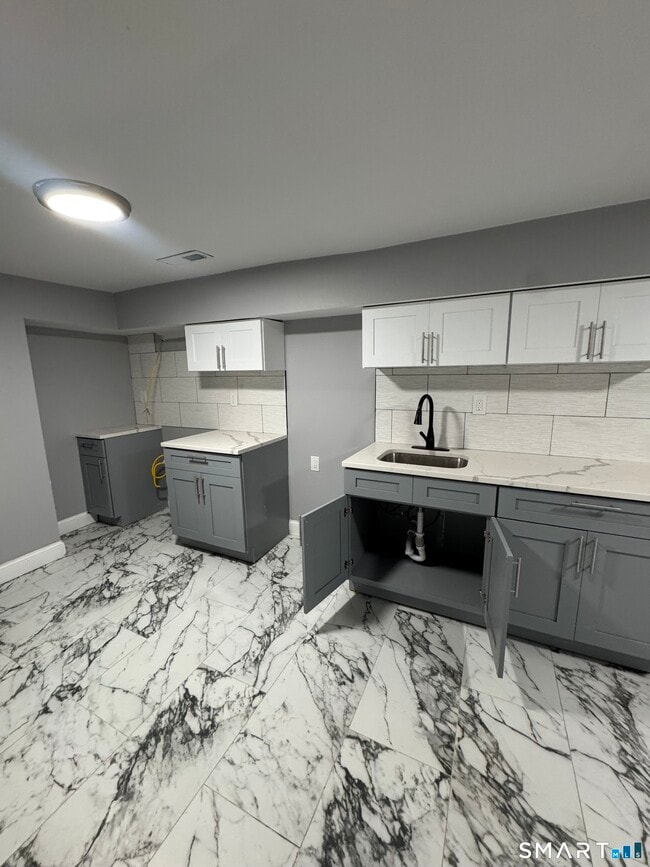 Building Photo - 231 Davenport Ave Unit BASEMENT