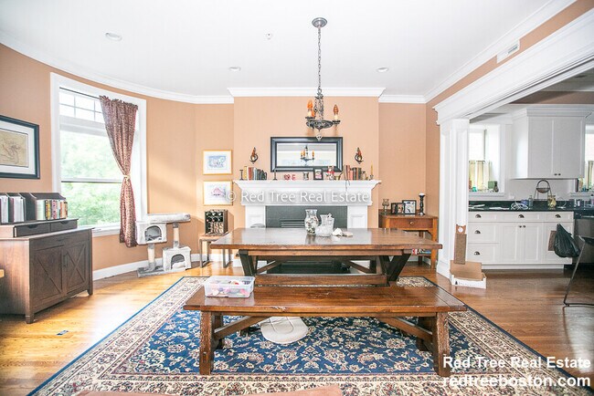 Photo - 1803 Beacon St