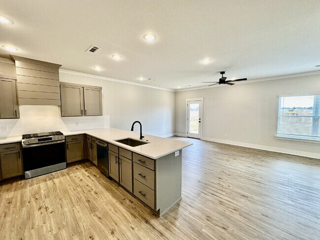 Photo - 2805 SW Hampshire Ave