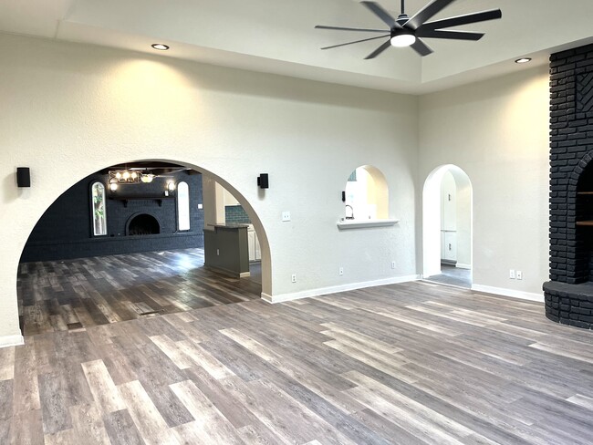 Photo - 834 S Western St