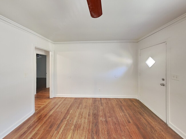 Photo - 816 Gertrude Pl NW