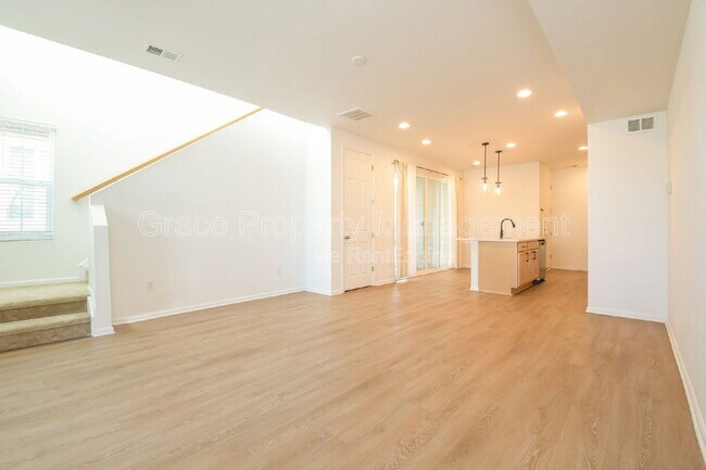 Photo - 9681 Truckee St