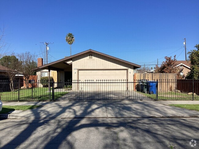 Building Photo - 3325 E Pine Ave Rental