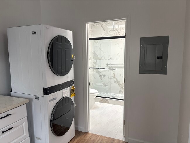 Photo - 4247 Governor Dr