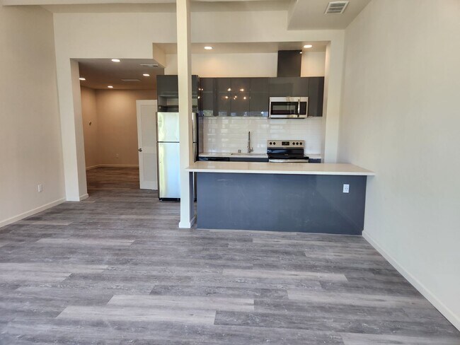 Photo - 570 Boden Way