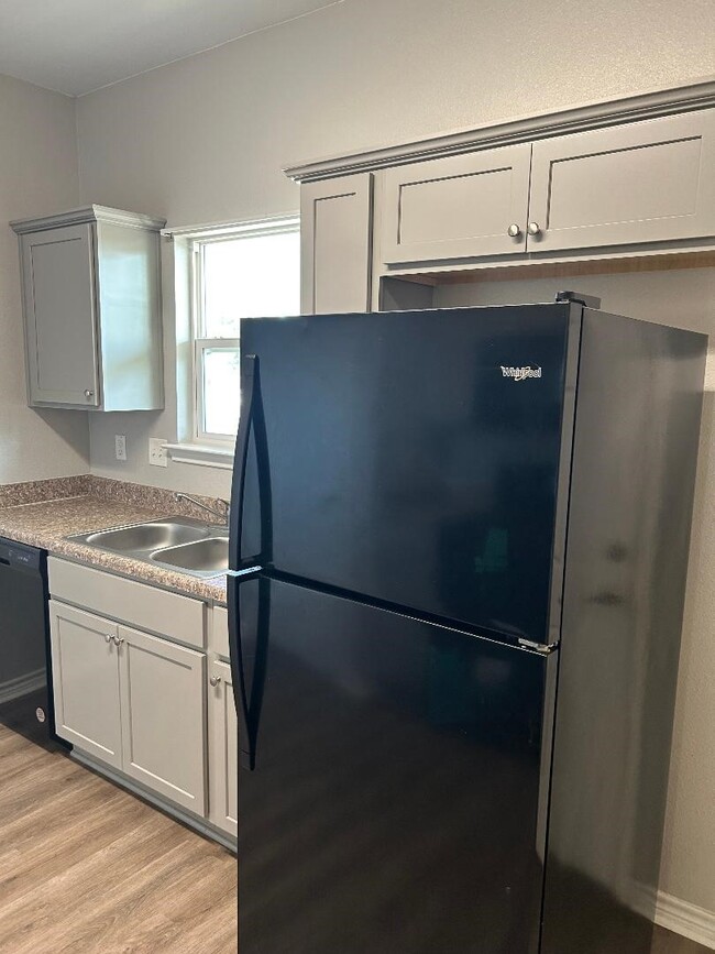 Photo - 8602 Alsuma St