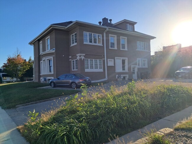 Photo - 300 2nd Ave SW Unit 4