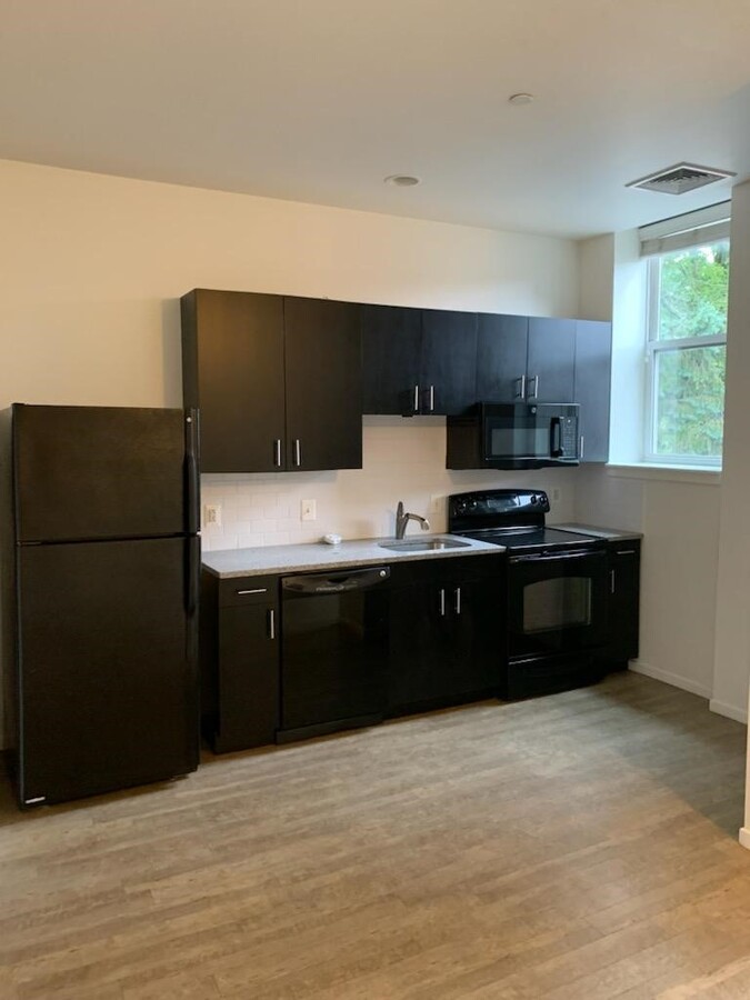 Photo - 1021 W Lancaster Ave Apartments Unit 212