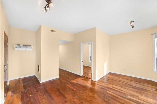 Photo - 6649 S Rhodes Ave