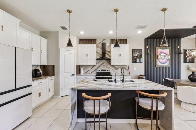 Building Photo - 12580 Shining Willow St