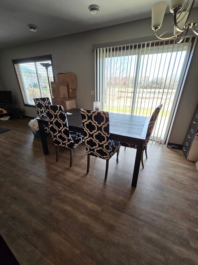 Photo - 685 Roberts Rd