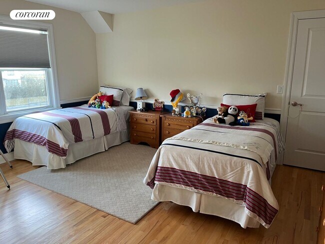 Photo - 896 Deerfield Rd