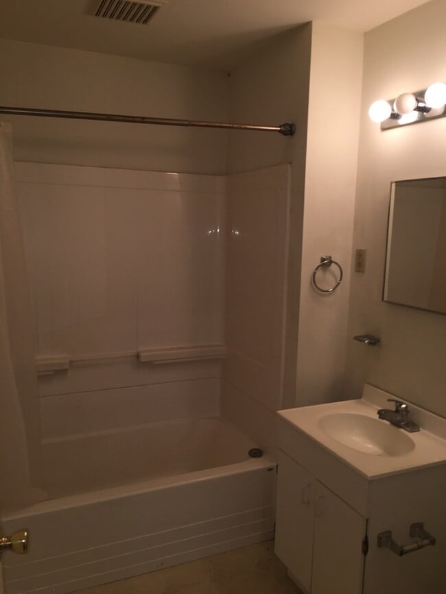 Photo - 1 Bed / 1 Bath Unit - Prime Location! Unit 203