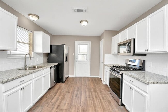 Photo - 21826 Hemlock Park Dr