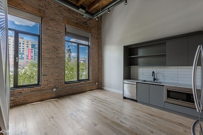 Photo - 729 N Sangamon St