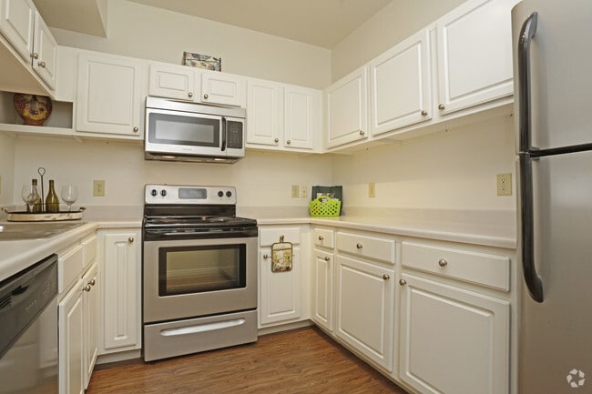 1BR, 1BA - 752 SF - Kitchen