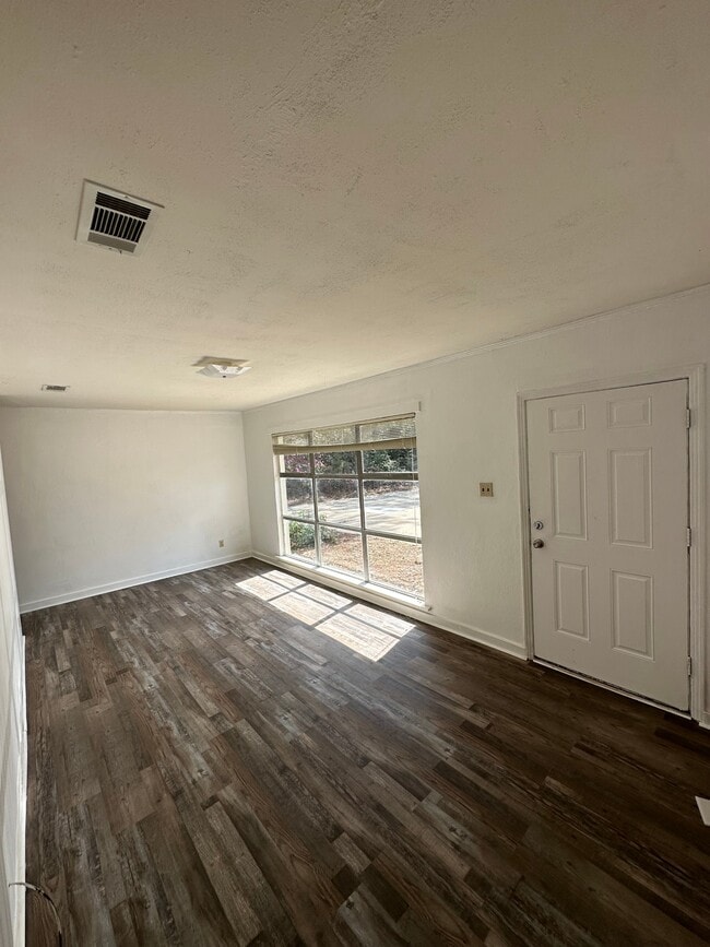 Photo - 101 E Mills St