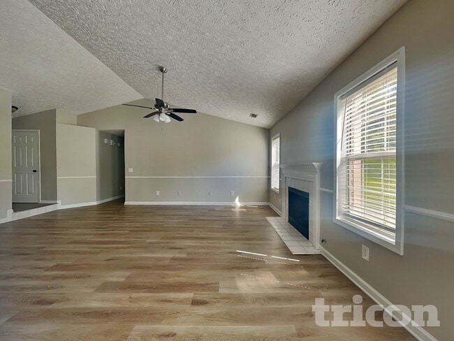 Photo - 4031 Daylily Way