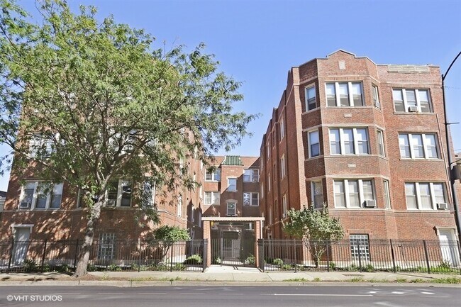 Photo - 2448 W Addison St Unidad 3A Rental