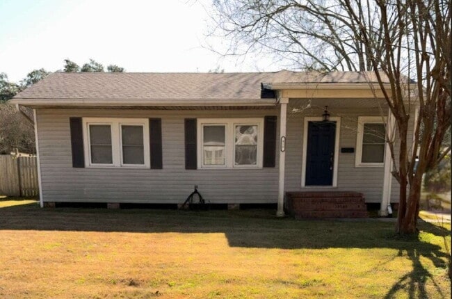 Building Photo - 3BR/2BA Cottage-Style Home, offering timeless character for Lease