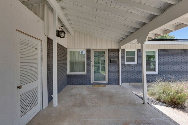 Photo - 2102 Bristol Dr